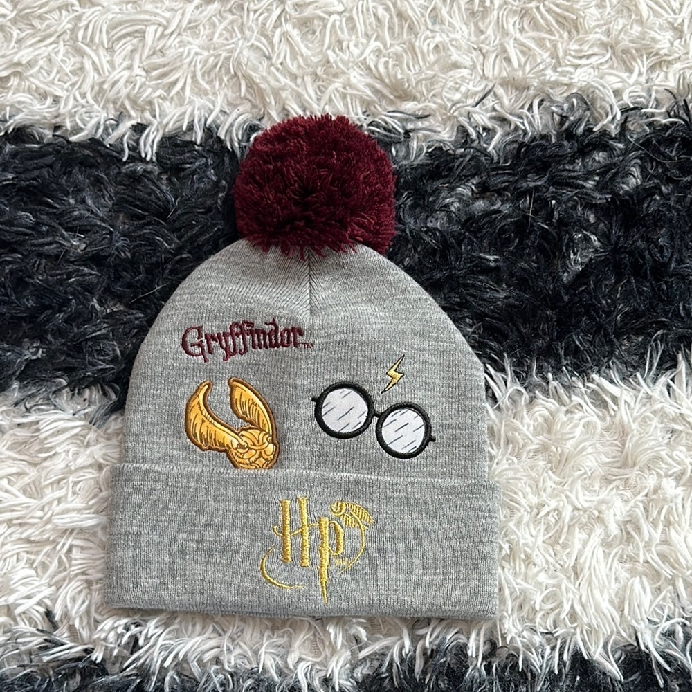 H&M x Harry Potter Gryffindor Gray Pom Beanie, Youth Size 8-14